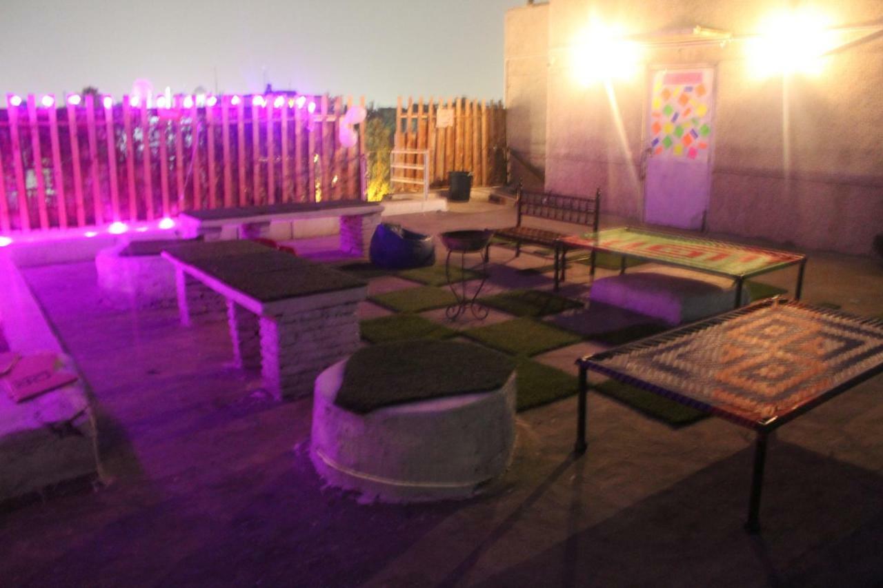 Bunkmates Hostel Ню Делхи Екстериор снимка
